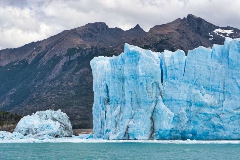 ľadovec topiaci sa kvôli klimatickým zmenám